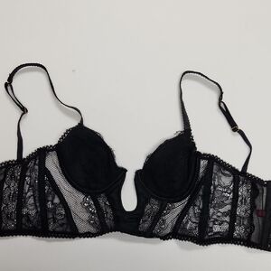 Chic Black Lace Underwire Bra